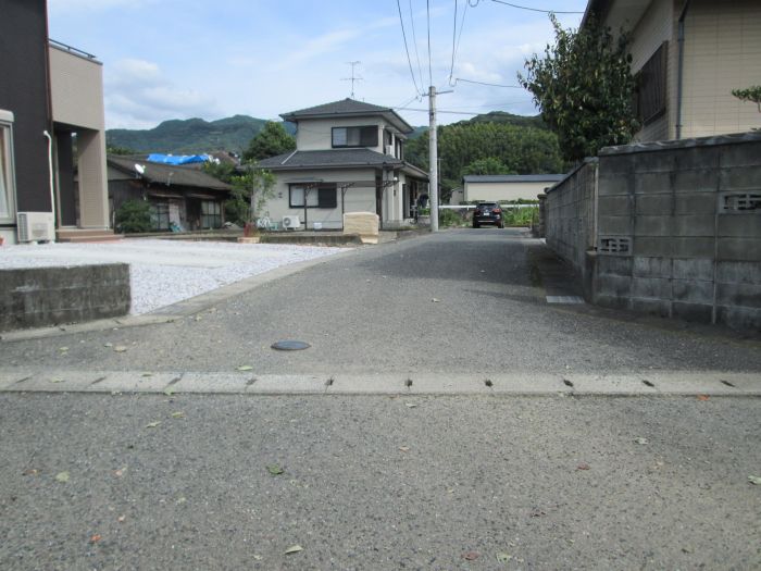 接面道路(西側入り口より)